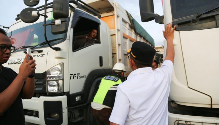 Andra Soni Tinjau Efektivitas Pembatasan Operasional Angkutan Tambang