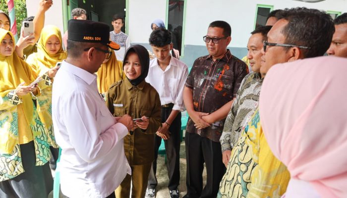 Gubernur Andra Soni Tinjau MBG dan Motivasi Siswa SMK Prawira Pandeglang