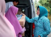 Tinawati Andra Soni Salurkan Bantuan Alat Dapur bagi 33 Keluarga Korban Bencana di Anyer