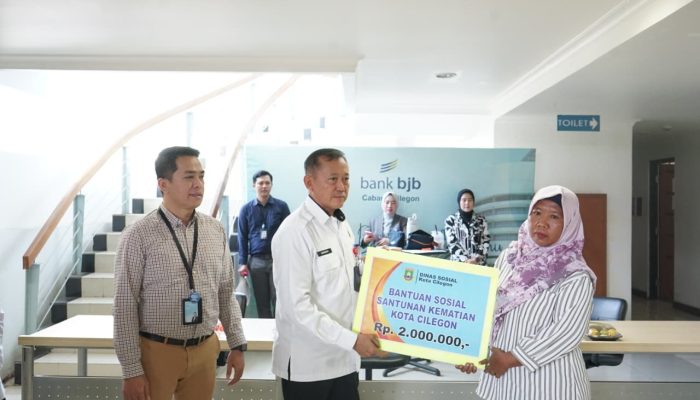 Dinsos Cilegon Serahkan Bantuan Santunan Kematian ke Ratusan KPM