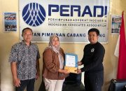 DPC Peradi Serang Salurkan Santunan Duka Rp10 Juta