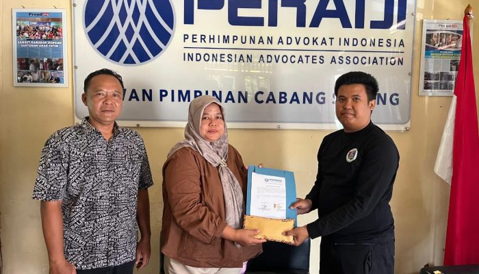 DPC Peradi Serang Salurkan Santunan Duka Rp10 Juta