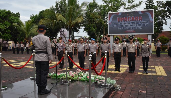 Kapolres Lebak Pimpin Upacara Kenaikan Pangkat Personel Polres Lebak Periode 1 Januari 2025