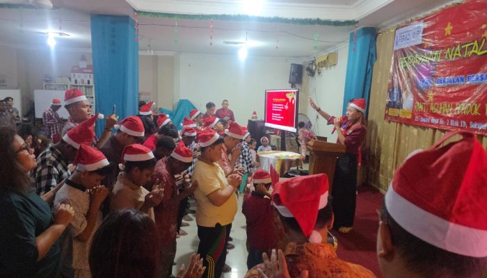 Harriani Bianca Daryana. Selaku Ketua FERADI WPI DPD DKI Jakarta memanjatkan doa bersama di Panti Asuhan Pondok Kasih AGAPE