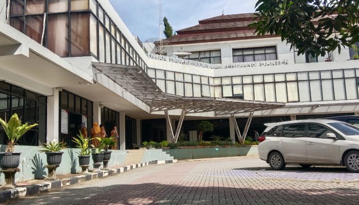 Dikonfirmasi Wartawan, Disdikbud Provinsi Banten Bungkam Terkait Proyek SMKN 1 Baros yang Belum Rampung