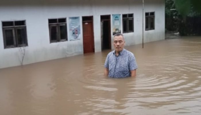 Genangan Banjir Lumpuhkan SMK Triwicaksana,HENDI Mantan Kades Desak Pemerintah Turun Tangan