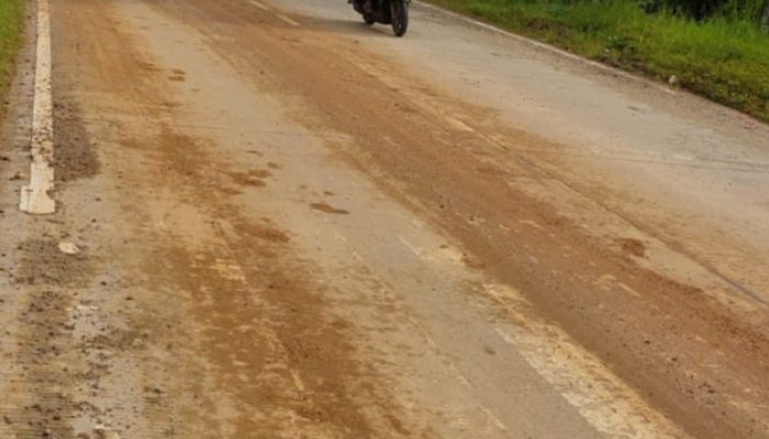 Diduga Tambang Batu dan Tanah Merah di Gunungmalang Resahkan Warga dan Pengguna Jalan