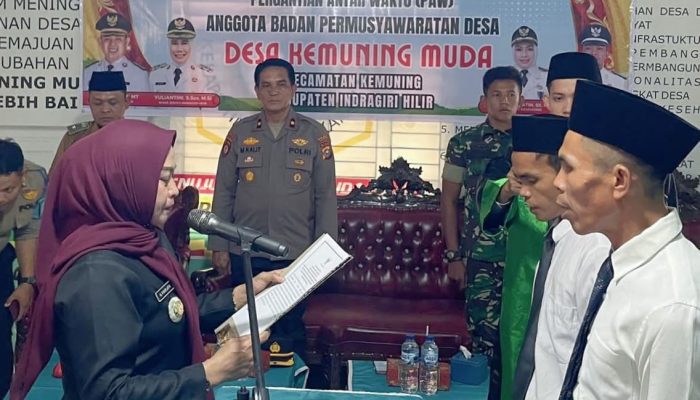 Camat Nurliatin, S.Sos., M.H. Lantik PAW BPD Kemuning Muda, Kapolsek Kemuning Kompol M. Simanungkalit Tegaskan Demokrasi Desa Harus Berjalan Aman dan Berintegritas