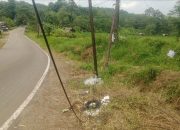Diduga Tak Terawat, Kabel WiFi Merumbai ke Badan Jalan di Cikulur