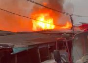 Jelang Berbuka Puasa, Kebakaran Hebohkan Pasar Labuan Pandeglang