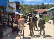 Patroli Dialogis di Paniai, Satgas Operasi Damai Cartenz 2026 Kedepankan Pendekatan Humanis