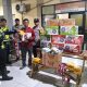 Caption : Bantuan paket makanan siap saji untuk warga korban banjir dari Kapolres Cilegon AKBP Martua Raja Taripar Laut Silitonga, yang diperuntukan bagi warga korban banjir melalui Polsek Purwakarta dan Polsek Cibeber. (Foto : Daeng Yusvin)