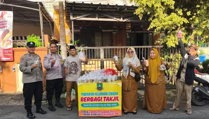 Tingkatkan Sedekah di Bulan Penuh Berkah, Kelurahan Ciwaduk Berbagi 200 Paket Takjil