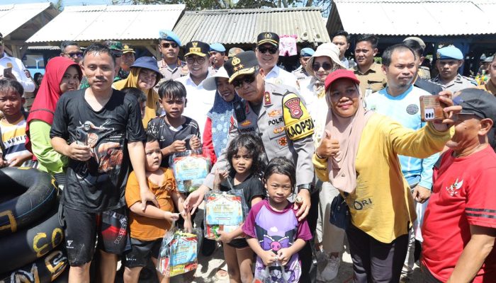 Polda Banten Terapkan One Way, serta Imbau Keselamatan Pengunjung Wisata Pantai