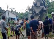 Rencana Pembangunan Gagal, Warga Ciparanje–Nagreg Iuran Perbaiki Jalan Rusak