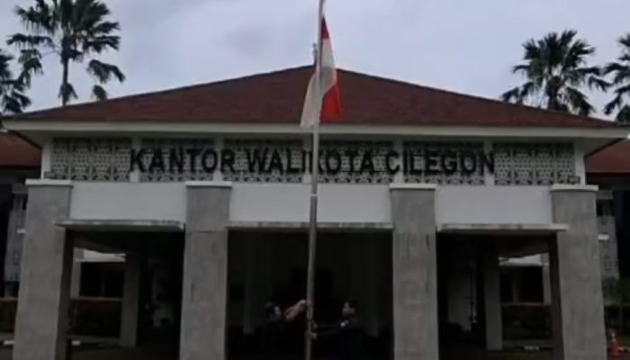 Kantor Walikota Cilegon Pasang Bendera Setengah Tiang, Pemkot Ikuti Edaran Hari Berkabung Nasional