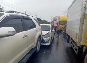 Kecelakaan Tiga Minibus di Jalan Raya Pancawati, Polsek Klari Tanggap Tangani Satu Korban Luka Ringan