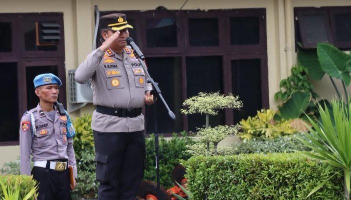 Kapolres Cilegon Pimpin Upacara Kenaikan Pangkat Pengabdian, Apresiasi Dedikasi 35 Tahun Pengabdian Personel