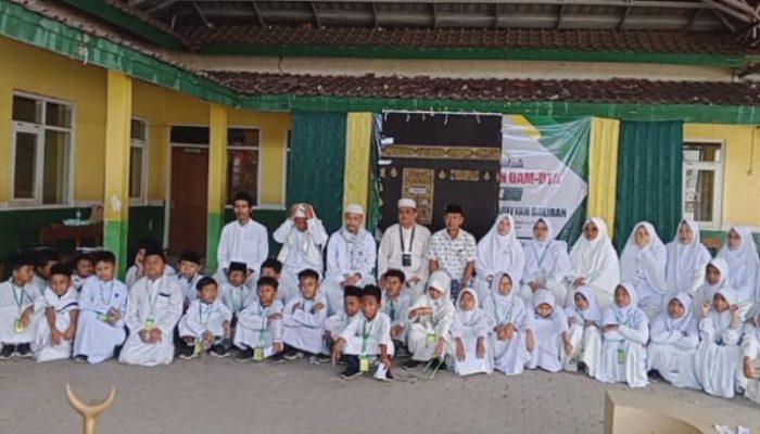 Tanamkan Rukun Islam Sejak Dini, MDTA Jauharotunnaqiyyah Daliran Gelar Ujian Praktek Manasik Haji untuk Siswa Kelas 4