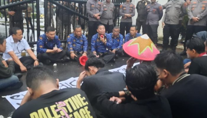 Sekda Banten Paparkan Program Sekolah Gratis saat Temui Mahasiswa