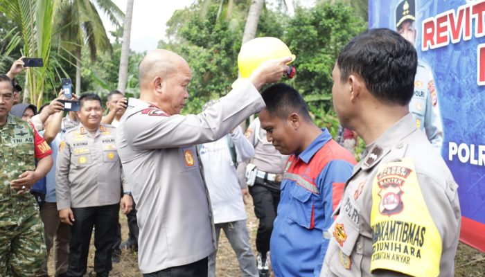 Kapolres Martua Silitonga Dampingi Kapolda Banten Resmikan Revitalisasi JMPP Penghubung Dua Desa di Anyer