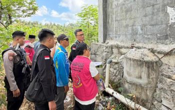 Keterangan poto : situasi peninjauan lokasi bangunan puskesmas lokasi tindak pidana korupsi