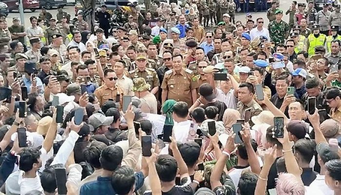 Ratusan Warga Kepung Kantor Bupati Muba, Desak Legalisasi Sumur Minyak Rakyat dan Penyulingan Tradisional