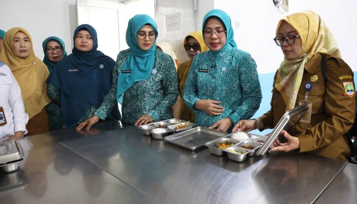 Tinawati Andra Soni Bekali Ibu Rumah Tangga di Kota Serang Keterampilan Usaha
