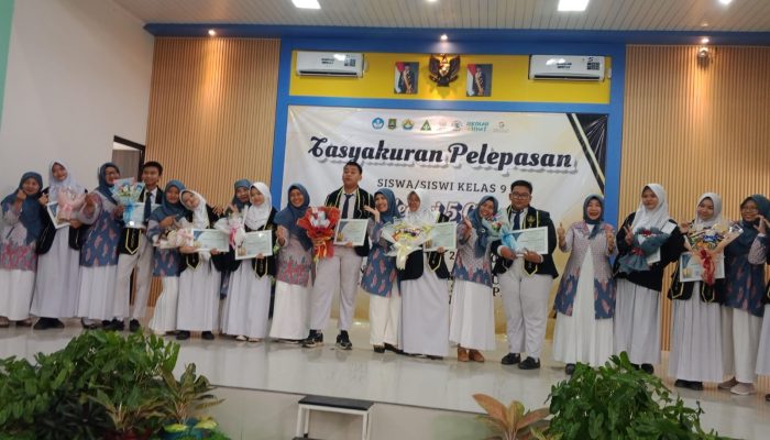Lepas Angkatan ke 40, SMPN 5 Cilegon Gelar Tasyakuran Pelepasan Siswa Kelas 9 dengan Tema “Langkah Generasi Super Menuju Masa Depan”