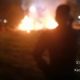 Kupasan Kabel Terbakar di Area PT Timas Pulomerak, Warga dan Pekerja Bahu-Membahu Padamkan Api dengan Air Laut