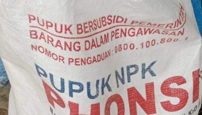 Pupuk Subsidi Diduga Bocor: Dari Kios Resmi ke Warung, Petani Terpaksa Beli Mahal