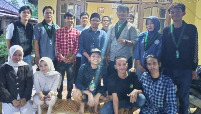 HMI Komisariat Insan Cita Bersama GMNI FISIP USBR Salurkan Donasi Kemanusiaan untuk Korban Bencana di Cipanas