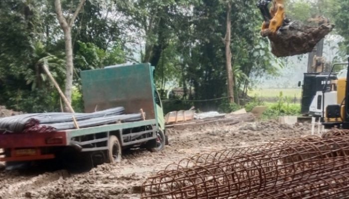 Anggaran Miliaran Rupiah, Proyek Jembatan Diduga Tak Miliki Gudang Penyimpanan Material