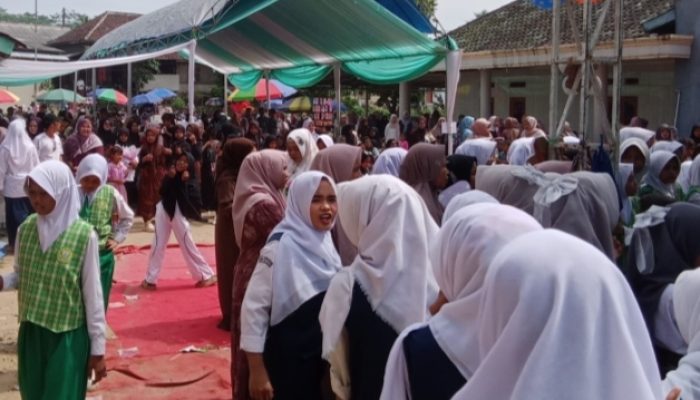 Pelepasan Siswa MI Riyadatul Muslimin Cikulur Jadi Momentum Penguatan Akses Pendidikan Hingga Perguruan Tinggi