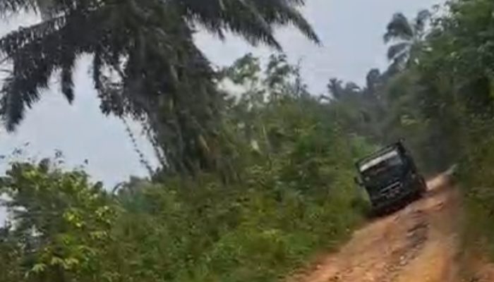 Infrastruktur Desa Tergerus Aktivitas Tambang, Warga Ciginggang Pertanyakan Tanggung Jawab Pengusaha