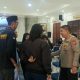 Kapolres Cilegon Berbaur dengan Warga, Ojol dan Peguron Semarakkan Nobar Piala Dunia 2026