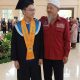 Putra Aktivis Pejuang Kesehatan Masyarakat Raih Gelar Sarjana Biologi