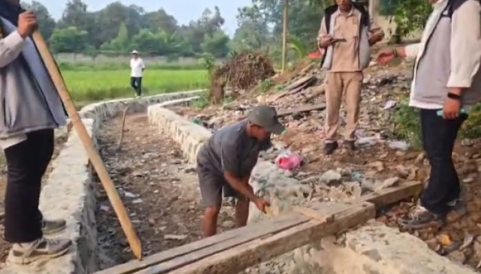 Terkait Dugaan Proyek Asal Jadi, Satker BBWSC3 Datangi Lokasi di Jagabaya Lakukan Evaluasi. 