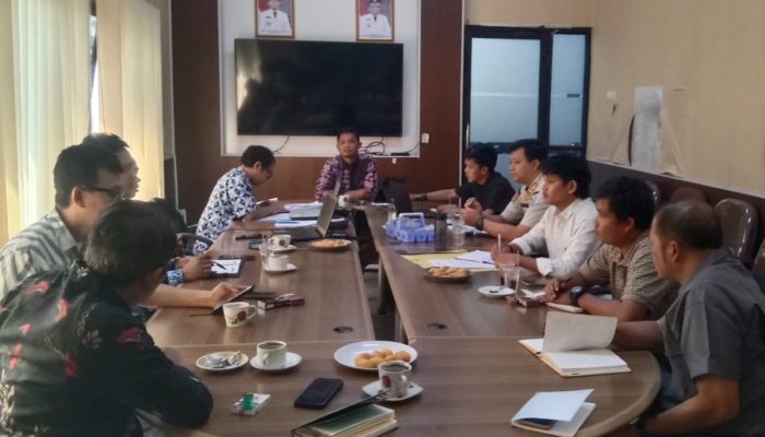 DI DUGA KUAT BELUM BERIZIN, GAMMA DESAK PEMDA LEBAK HENTIKAN OPERASIONAL PT. BETON CIPTA LABUAN DI MALINGPING