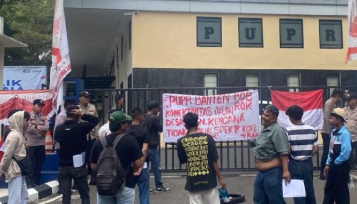 JALAN BANG ANDRA DI GUNUNGKENCANA DISOROT, DIDUGA TAK SESUAI SPESIFIKASI, GERMALA-K DEMO PUPR BANTEN DAN SIAP AKSI JILID II DI KANTOR GUBERNUR  ‎